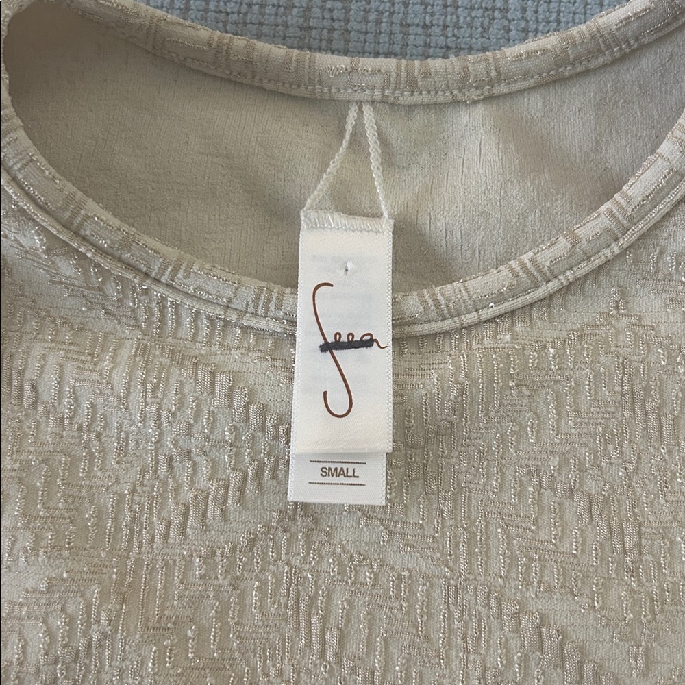 NEW Seea Palomar textured long sleeve rash guard crop swim top in Sandshell - Picture 6 of 7